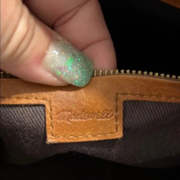 Elegant Brown Leather Tote Bag - Picture 4 of 5